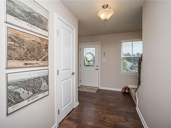 2nd image of 103 Pinyon Ct