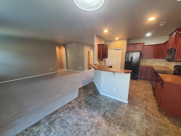 513 Jordan Ln — Photo 12