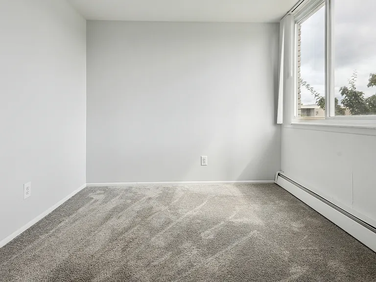 Fox Pointe Apartments — Photo 29