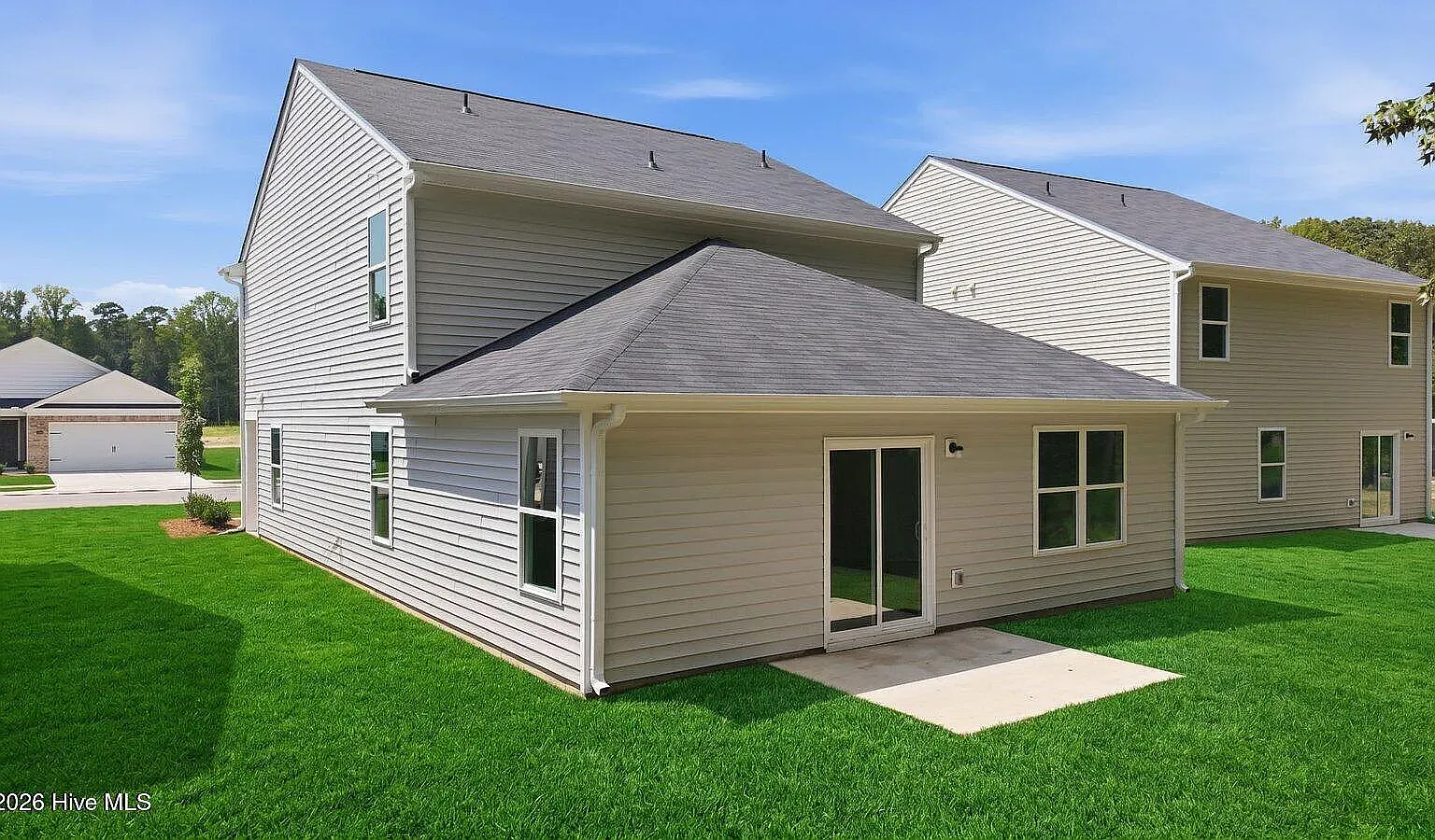 4 bed, 2.5 bath, 2203 sqft, $2,400 — Photo 4