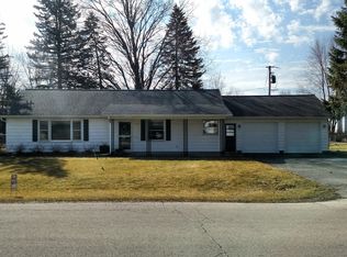 150 Thomas Dr, Sycamore, IL 60178