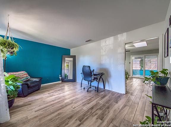 5th image of 4407 Monaco Dr