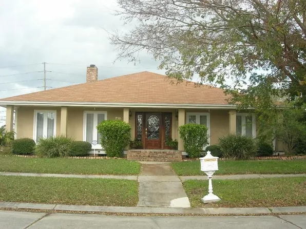 700 Carmenere Dr, Kenner, LA 70065