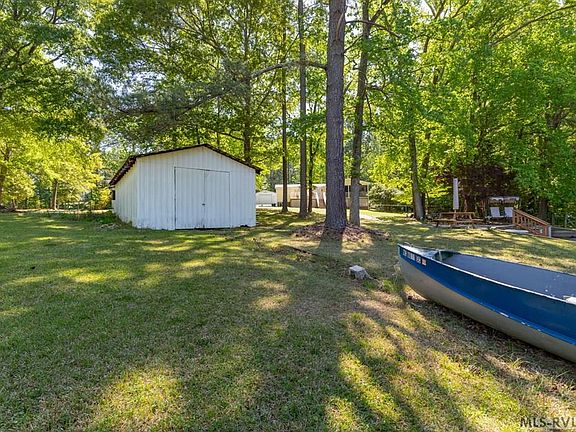 4th image of 304 Miller Ln