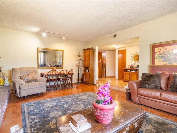 16632 Nordhoff St, North Hills, CA 91343