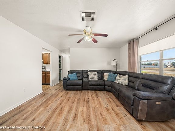 4th image of 1221 Forest Rd