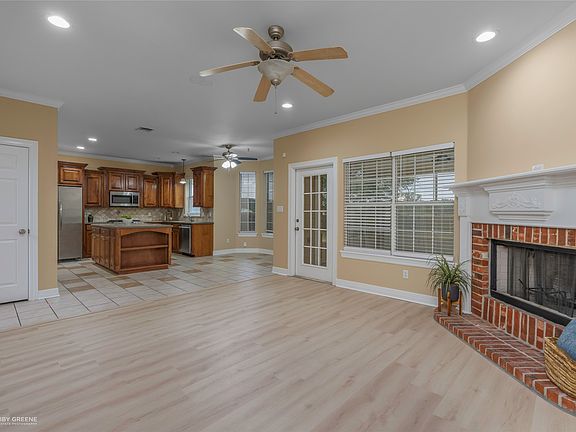4th image of 102 Dogwood South Ln