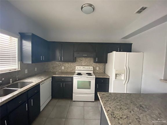 4th image of 2613 Charleston Ln