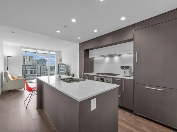 5580 No 3 Rd #901, Richmond, BC V6X 0R8