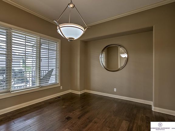 4th image of 808 S 181st St