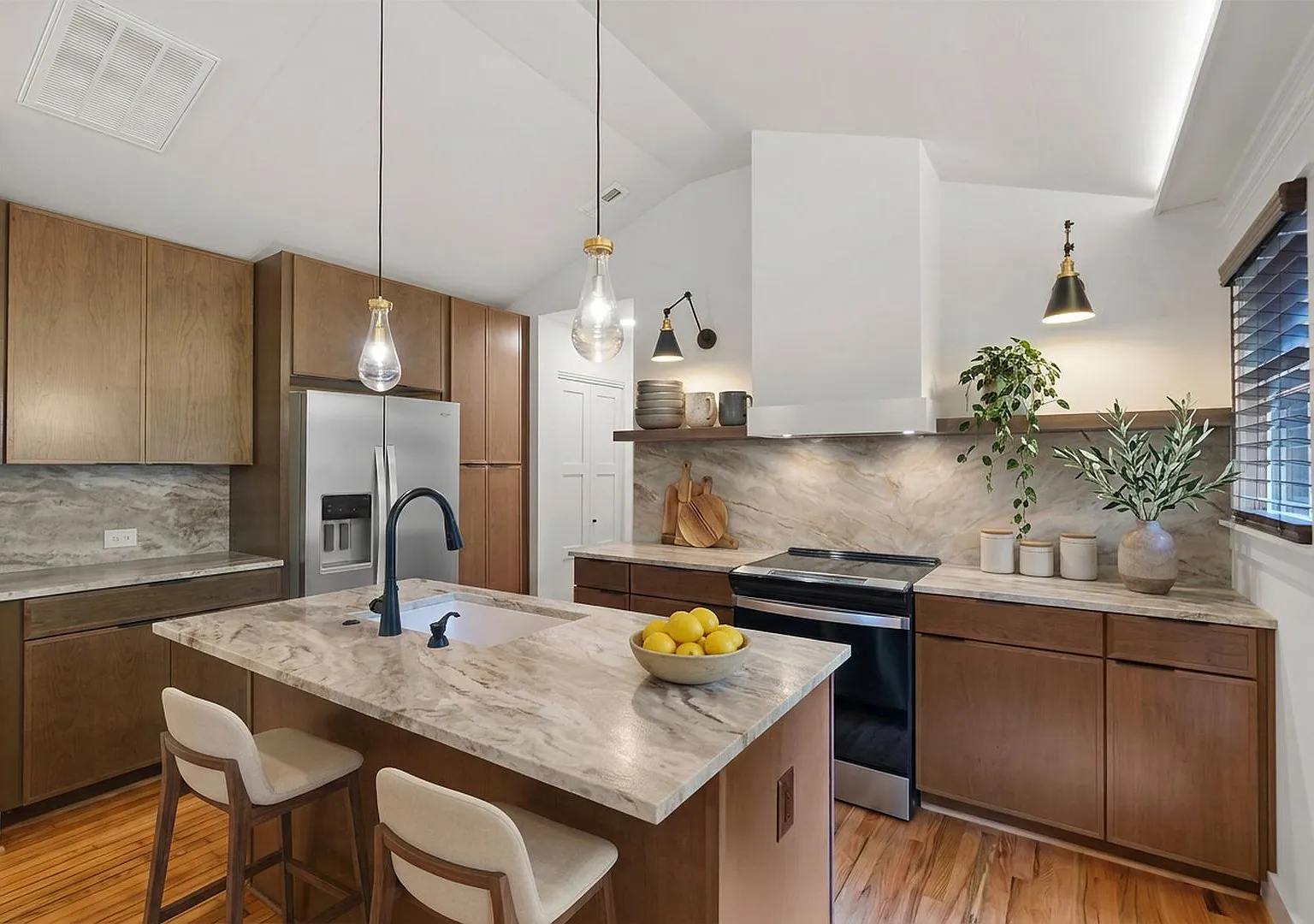 North Main / 206ASH — Photo 4