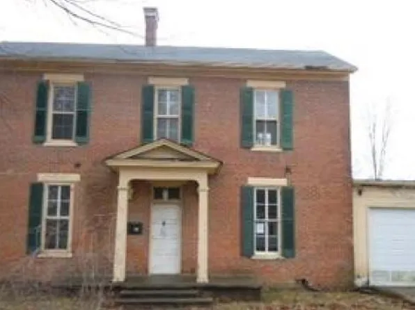 121 S 9th St, Louisiana, MO 63353