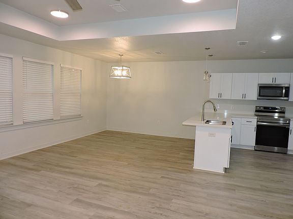 4th image of 1278 Portland St