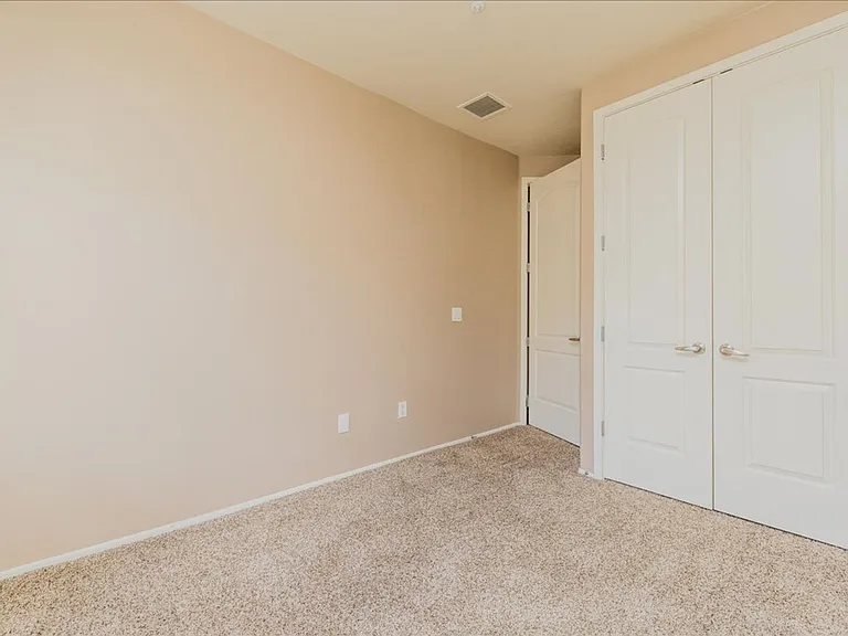2450 E Blue Diamond Dr — Photo 30