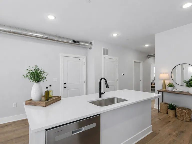 1004 Diamond Ave NE #1 — Photo 6