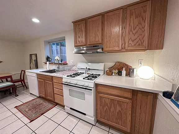 5th image of 504 Eden Ave #B