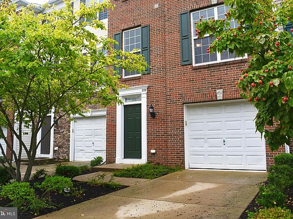 2nd image of 228 Baxter Dr