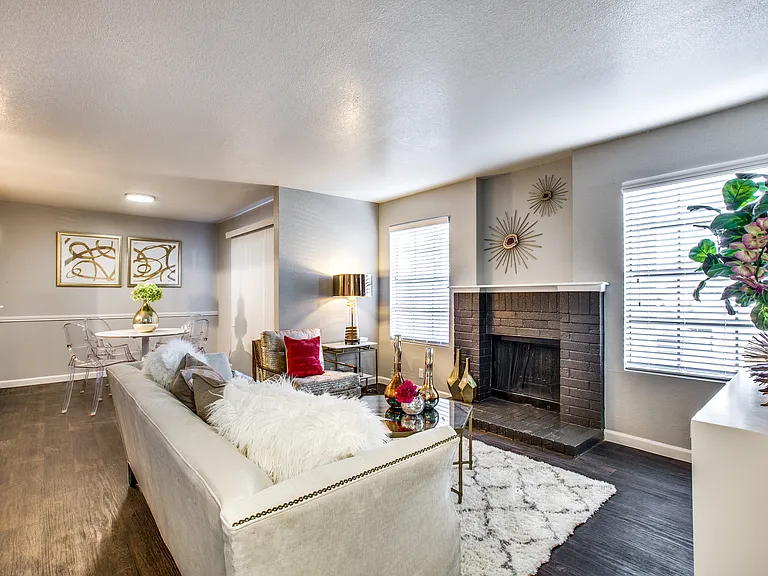 Maxwell Apartments — Photo 3