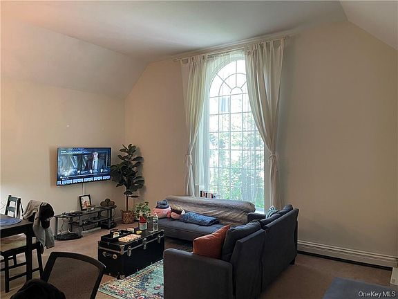 3rd image of 121 King St APT 6