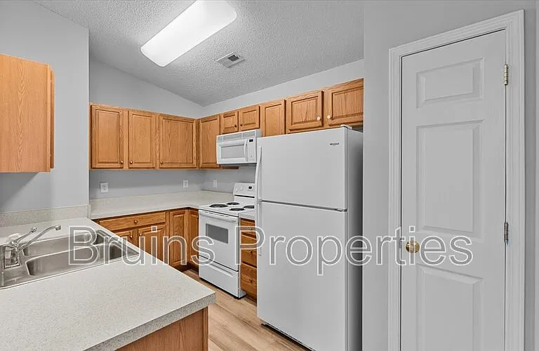 6113 Hedgecock Cir #3D — Photo 8