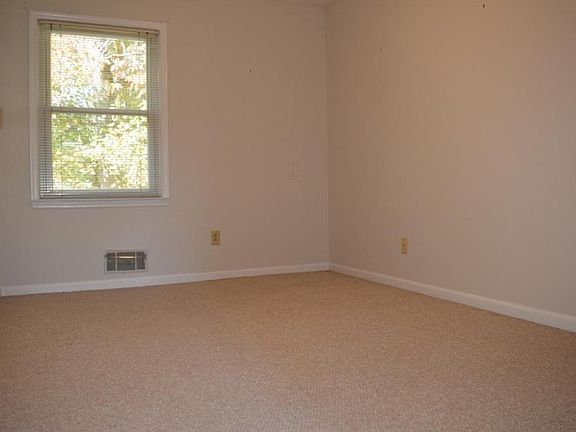 5th image of 4403 Holiday Heights Dr