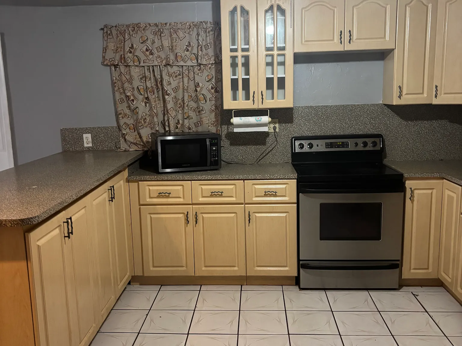 3 bed, 1100 sqft, $2,500 — Photo 3