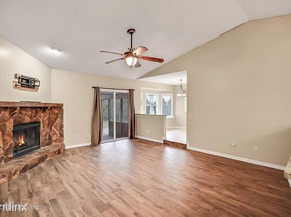 5th image of 8711R Bishopswood Dr W