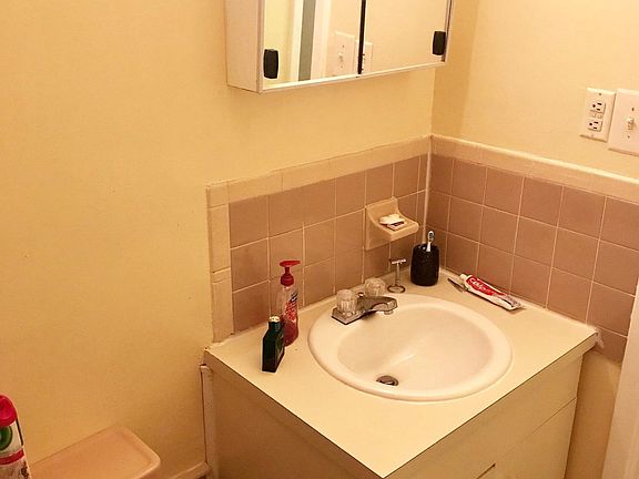 Bathroom sink