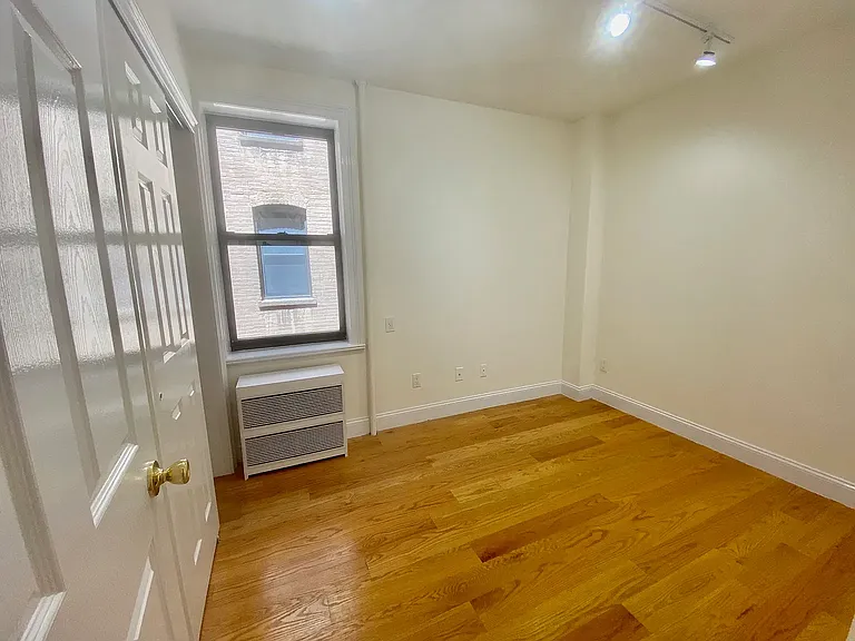 360 E 50th St #3G — Photo 3