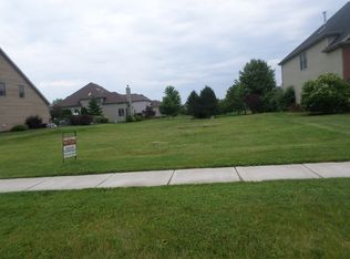 413 N Sycamore Ln, North Aurora, IL 60542