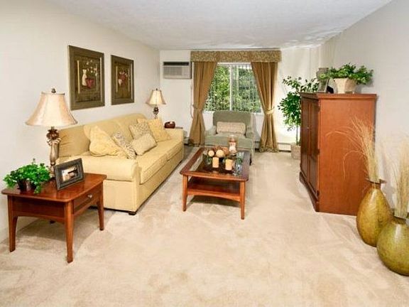 4th image of 37 Woodcock Ave # 16 #16