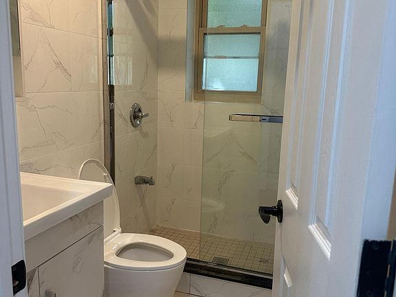 3rd image of 1118 124th St #2R