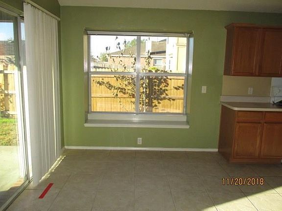5th image of 1404 Gilday Dr