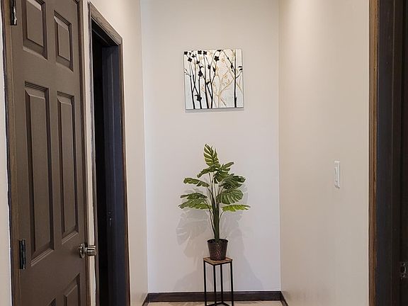 5th image of 813 Travis St Unit 412