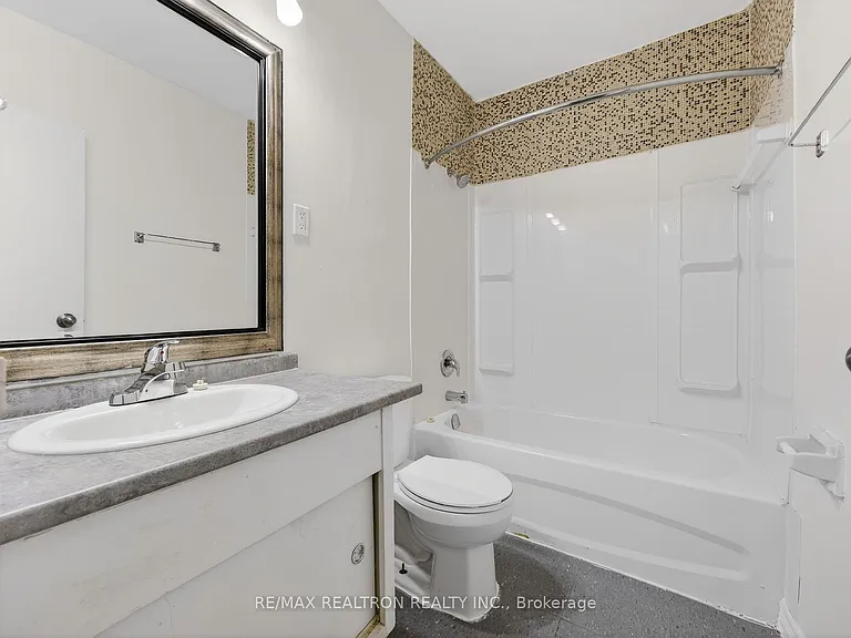 275 Wentworth St W #716 — Photo 22