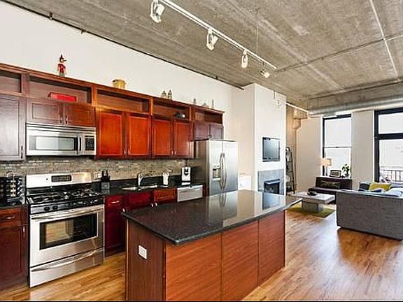 2nd image of 1635 W Belmont Ave APT 517