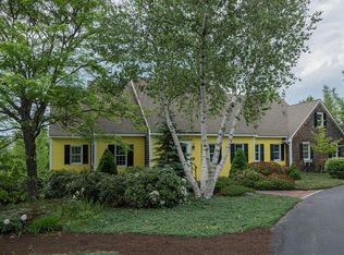 948 Gould Hill Rd, Hopkinton, NH 03229