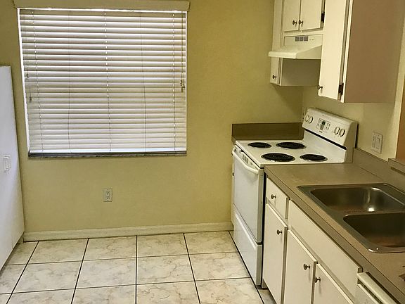 3rd image of 8309 Arabian Dunes Pl