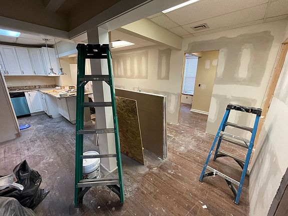 5th image of 174 Park St Floor 1