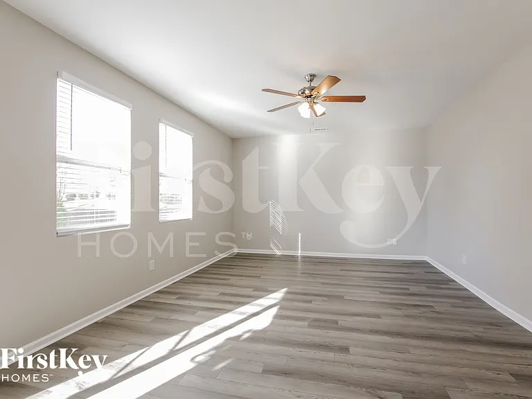 7421 Lamplighter Close Dr — Photo 3