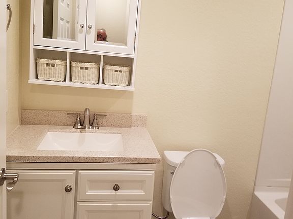 5th image of 388 E School St #388