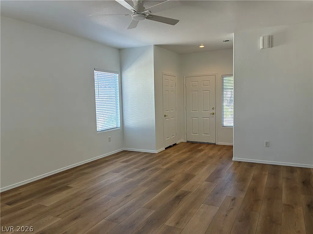 2 bed, 1.5 bath, 1096 sqft, $1,916 — Photo 3