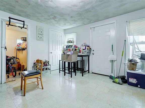 5th image of 304 Jay St