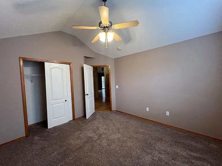 161 Shadowview Dr — Photo 21