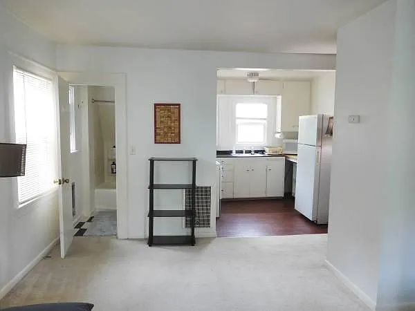 5032 22nd Ave NE — Photo 2