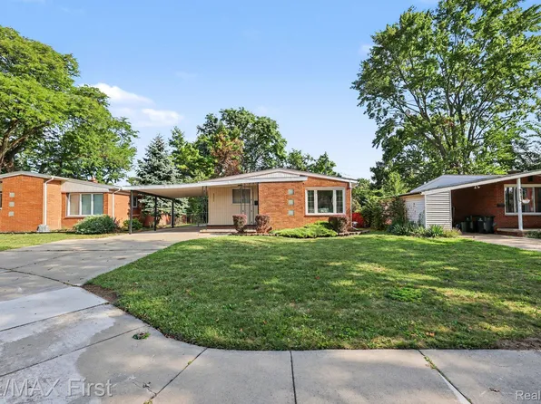 22437 Sunnyside St, Saint Clair Shores, MI 48080
