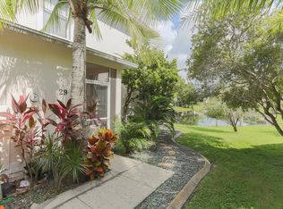 29 Emerald Bay Dr, Oldsmar, FL 34677