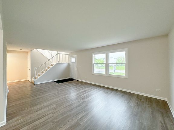 2nd image of 138 W Wrightwood Ave