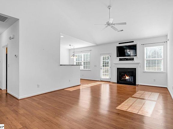 5th image of 117 Wild Thorn Ln