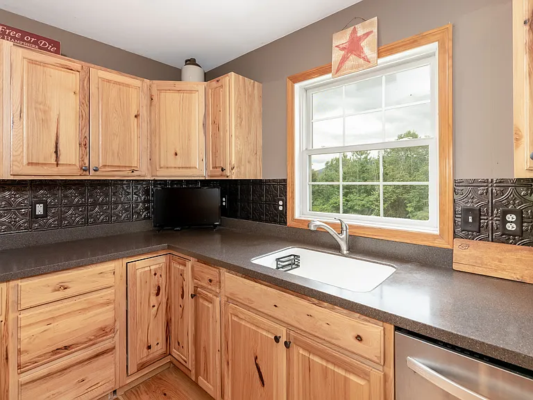 233 N Ashland Rd — Photo 5